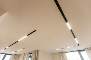wykończenia wnętrz Rzeszów - podwieszany sufit z LED
