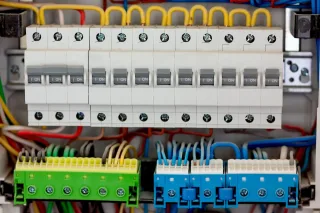 wymiana instalacji elektrycznej podczas remontu w Rzeszowie